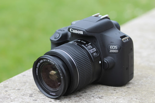 CANON EOS 2000D